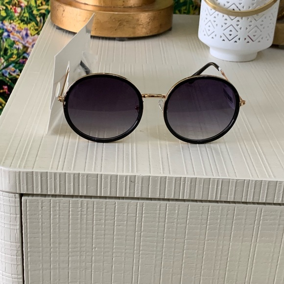 Forever 21 Sunglasses - Picture 3 of 16